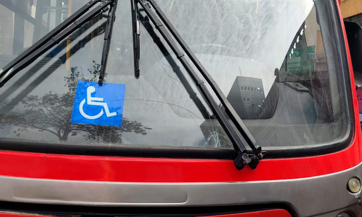 pedestre-atropelado-biarticulado-centro-curitiba-ferimentos-leves