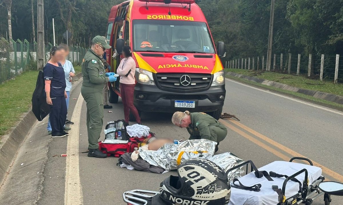 Acidente em Araucária deixa motociclista ferido e helicóptero do BPMOA faz resgate; veja o vídeo