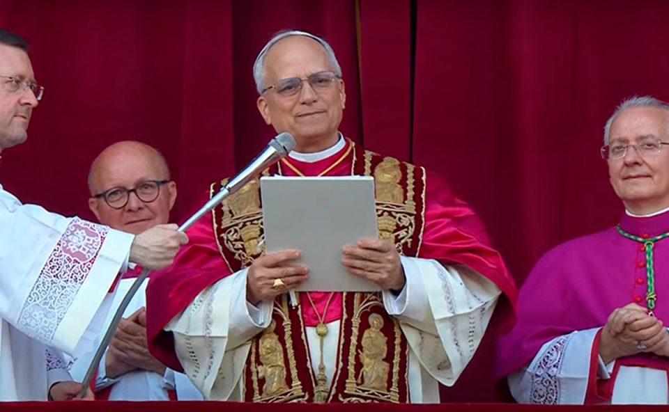 Robert-Francis-Prevost-novo-papa-leao-XIV-sacada-4