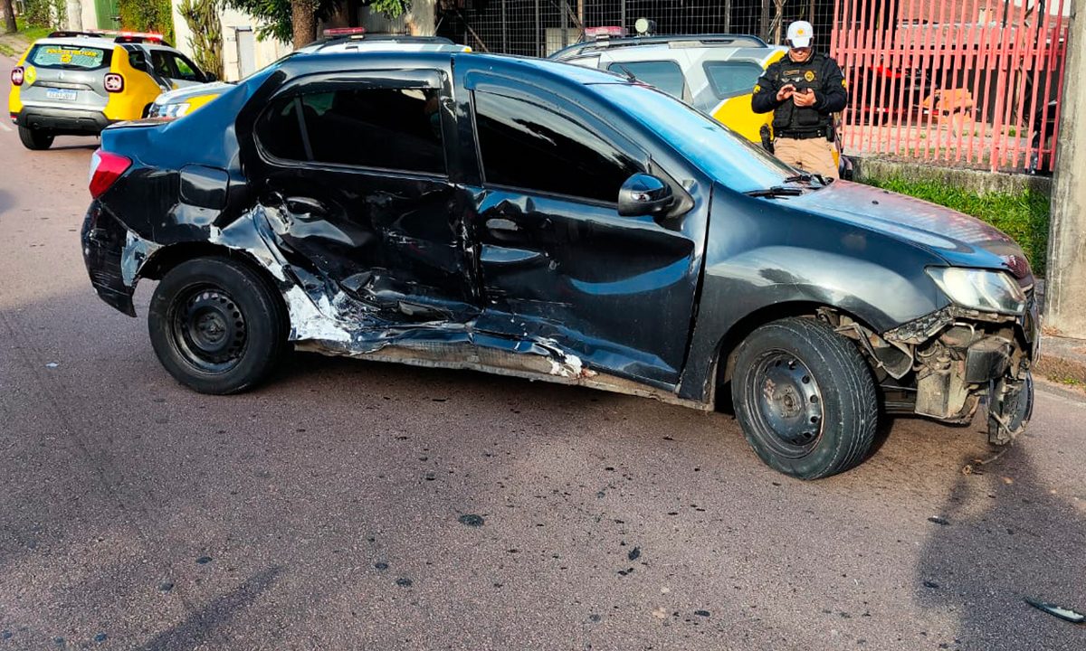 acidente-capao-raso-tres-carros-moto