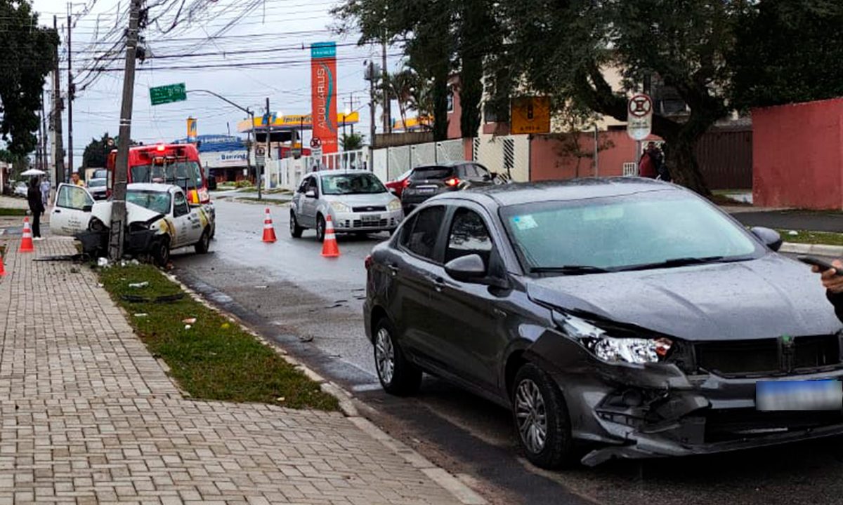 acidente-carro-vidracaria-poste-sitio-cercado-4
