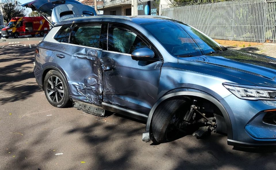 acidente-dois-carros-cruzamento-prado-velho-1