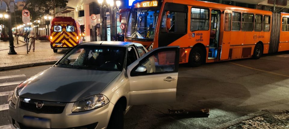 acidente-onibus-carro-centro-5