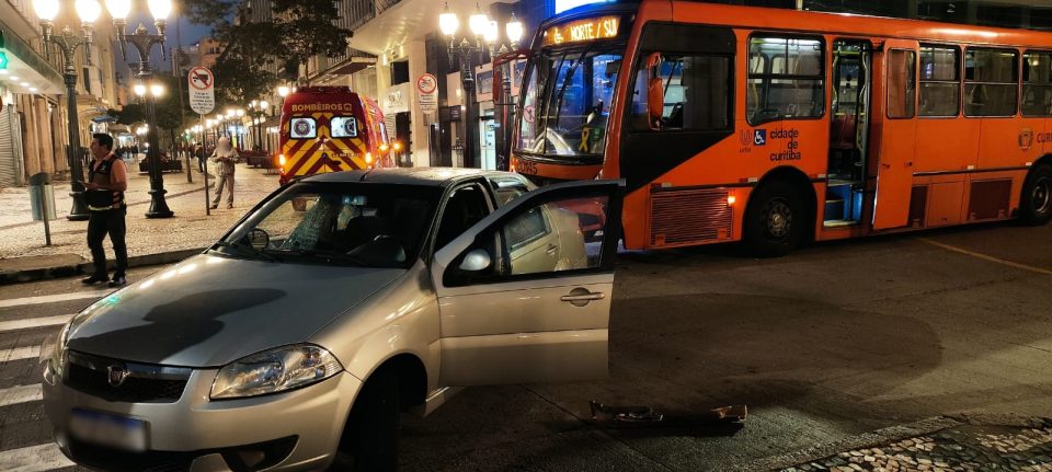 acidente-onibus-carro-centro-6