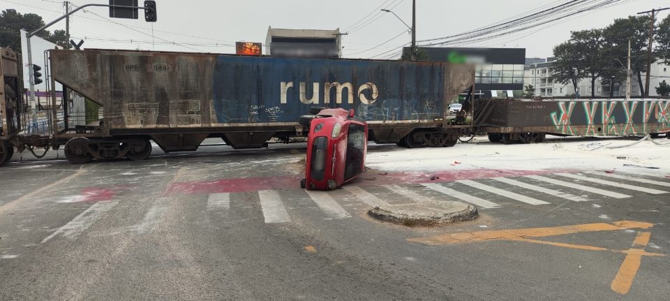 acidente-trem-carro-moto-carreta-morto-feridos-pinhais-1