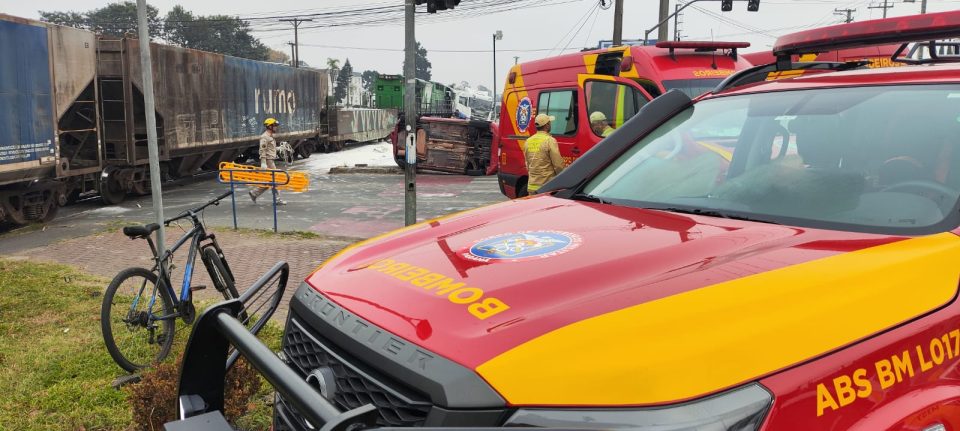 acidente-trem-carro-moto-carreta-morto-feridos-pinhais-10