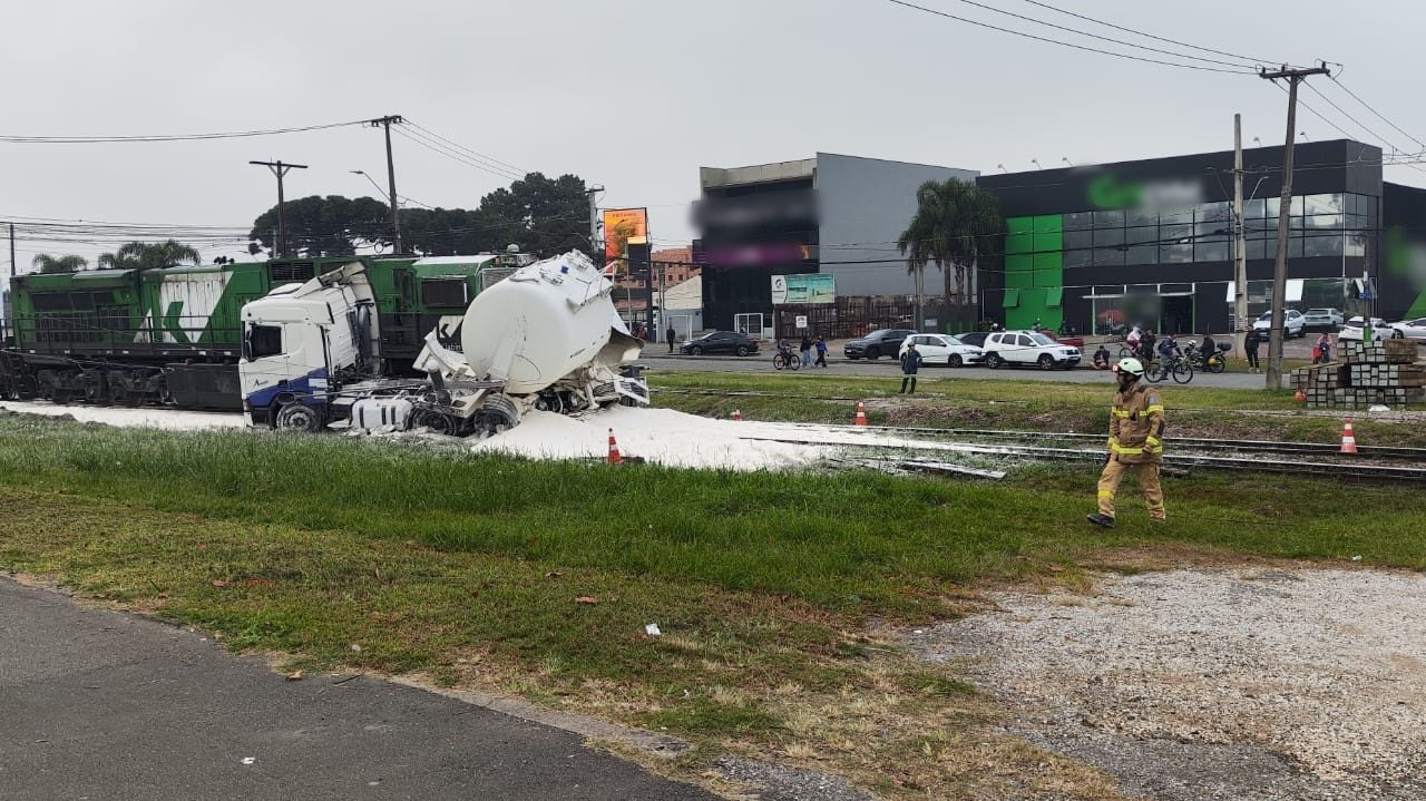 acidente-trem-carro-moto-carreta-morto-feridos-pinhais-5