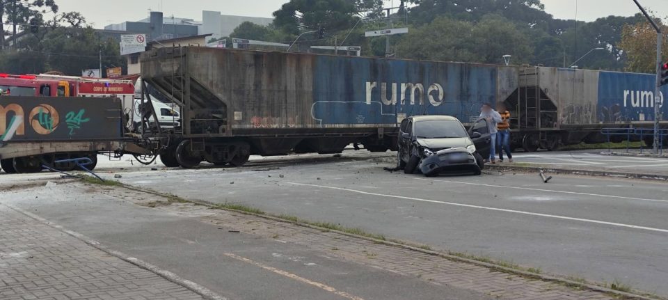 acidente-trem-carro-moto-carreta-morto-feridos-pinhais-6