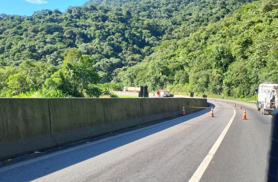 br-277-segue-totalmente-bloqueada