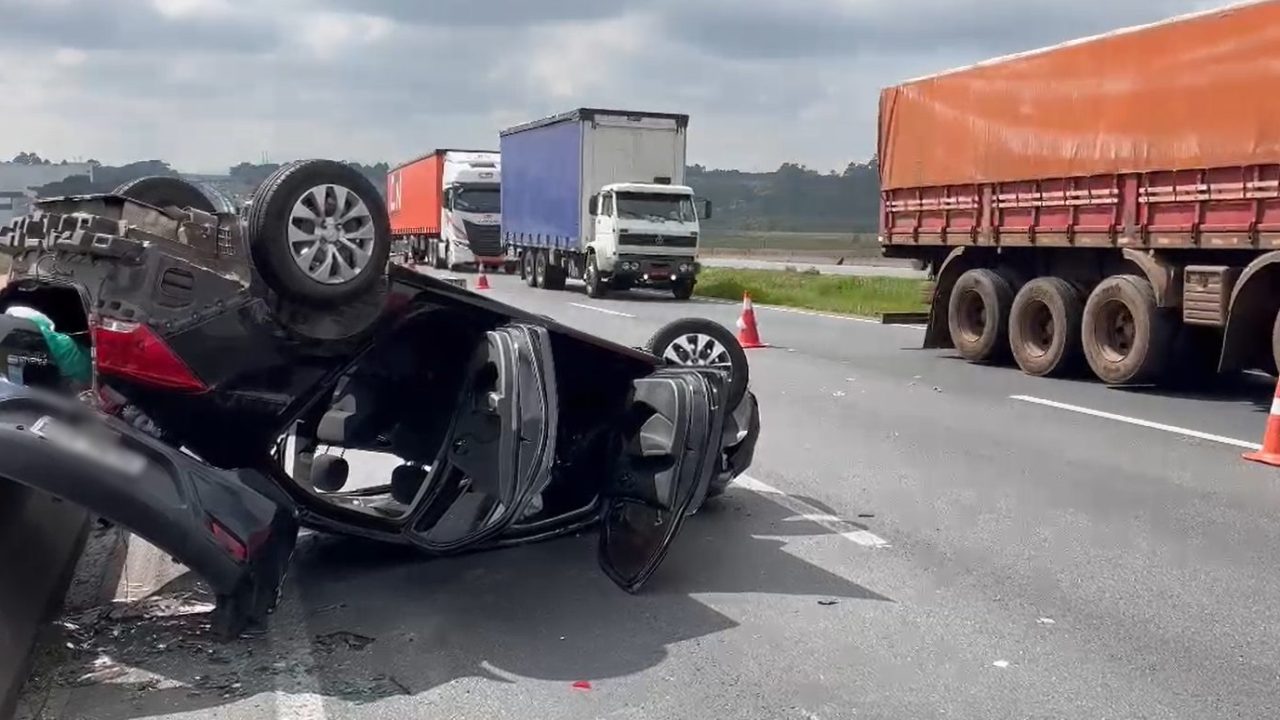 carro-capota-contorno-leste