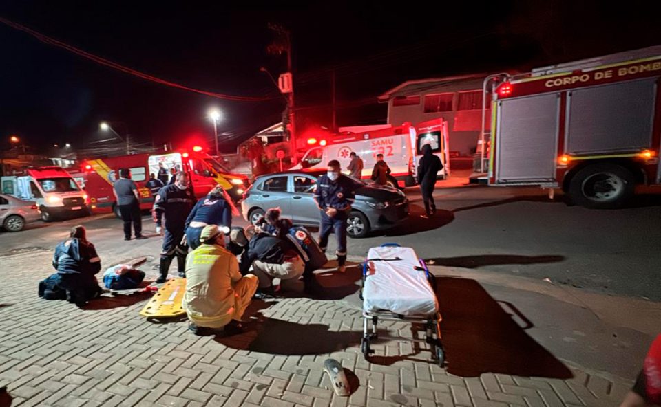 casal-de-moto-ferido-acidente-carro-tamandare