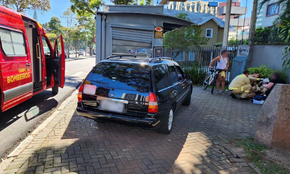 invade-calcada-bate-banca-atropela-mulher-centro-civico-1