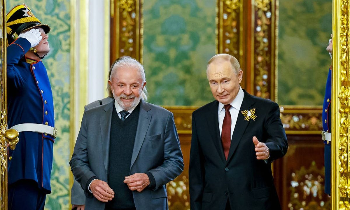 lula-ao-falar-tentar-convencer-russo-a-ir-a-turquia