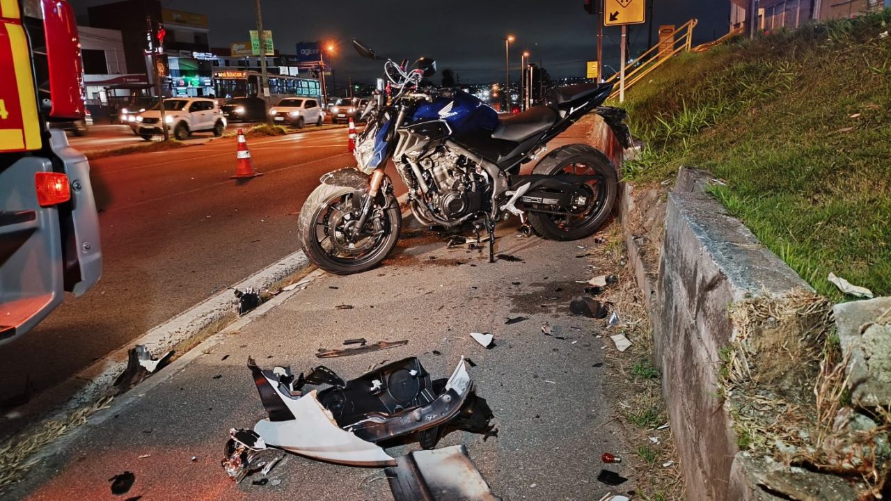 motociclista-ferido-atingido-carro-estrada-da-ribeira