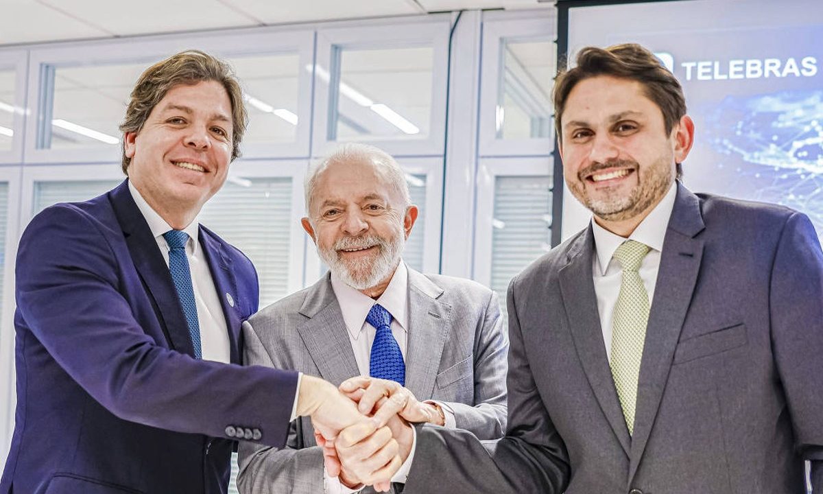 novo-ministro-comunicacoes-toma-posse-evento-presenca-demitido