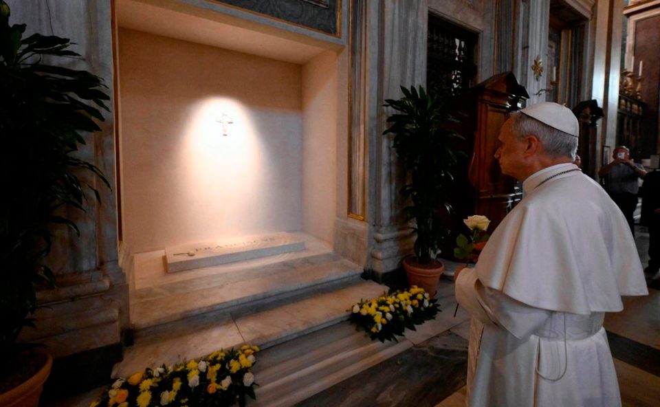 papa-leao-xiv-visita-tumulo-papa-francisco-1