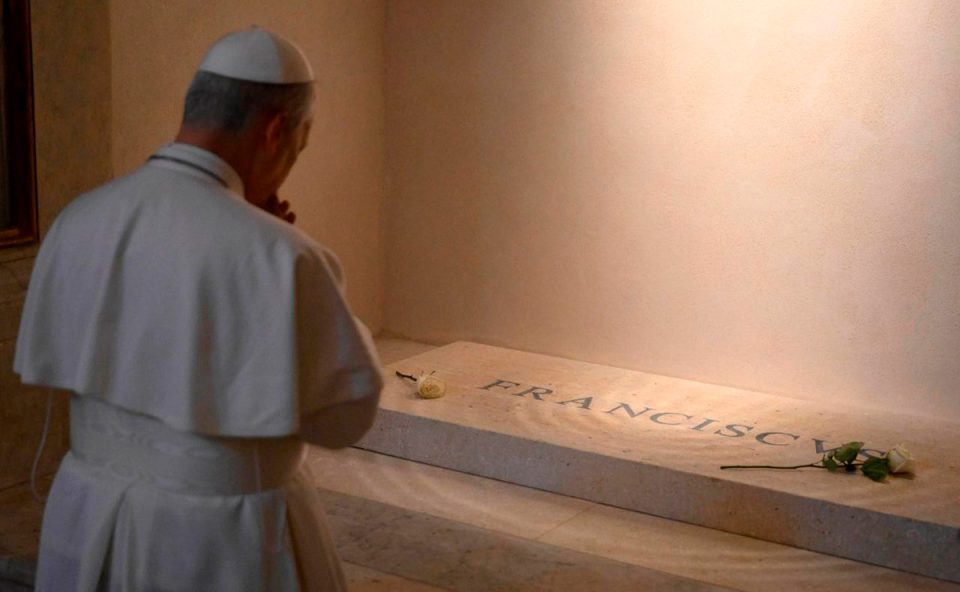 papa-leao-xiv-visita-tumulo-papa-francisco-2