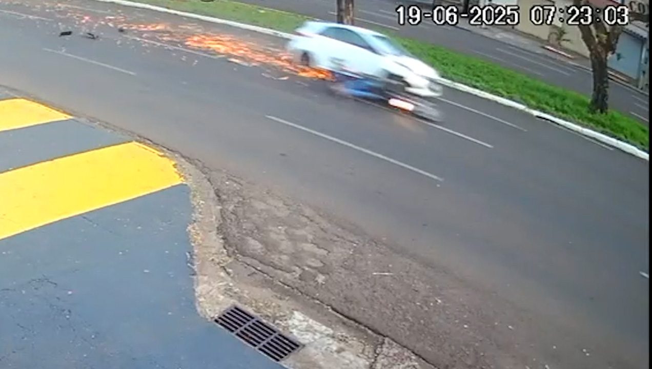 acidente-arrasta-moto-hb20-maringa