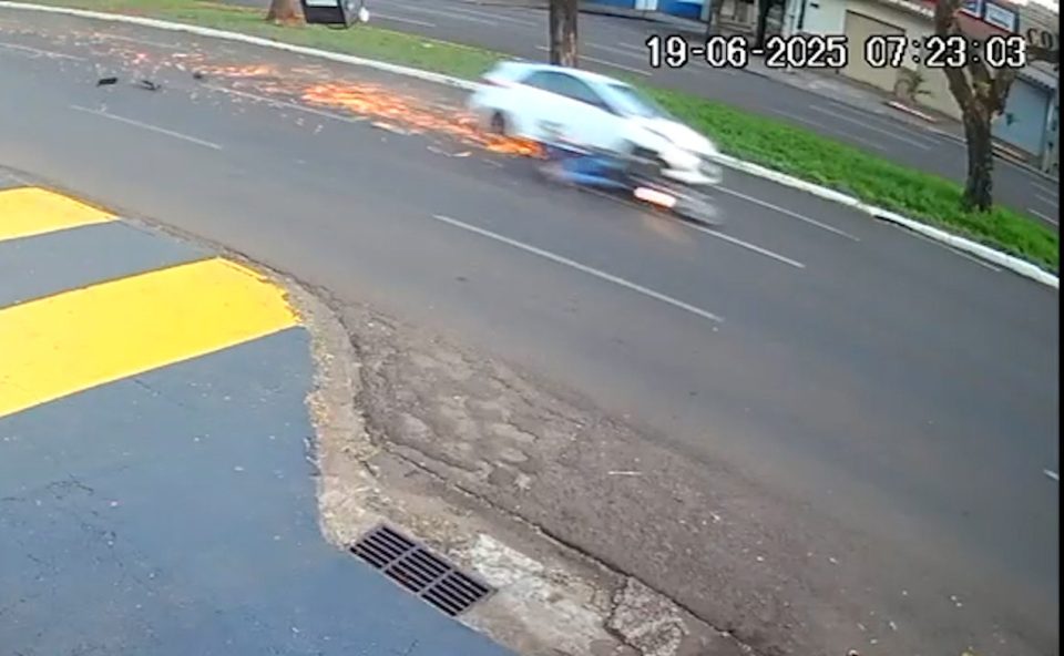 acidente-arrasta-moto-hb20-maringa