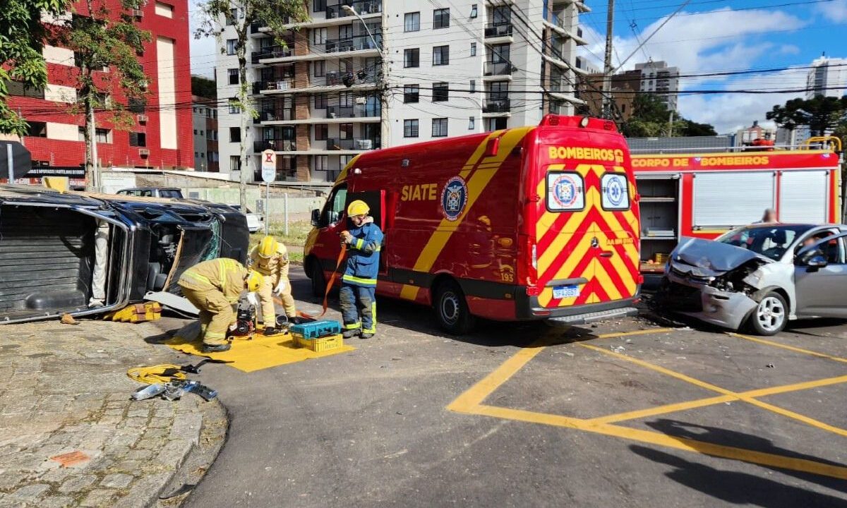 acidente-dois-carros-cabral-4