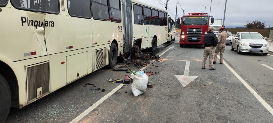 acidente-onibus-carros-piraquara-7