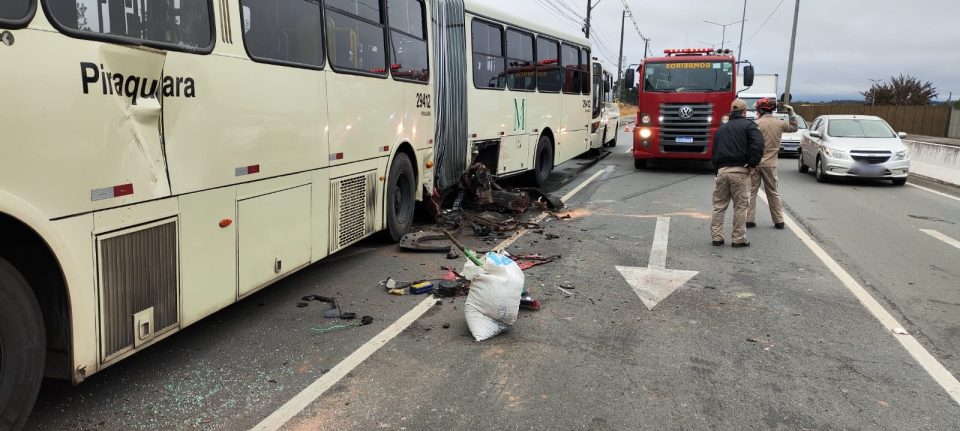 acidente-onibus-carros-piraquara-8