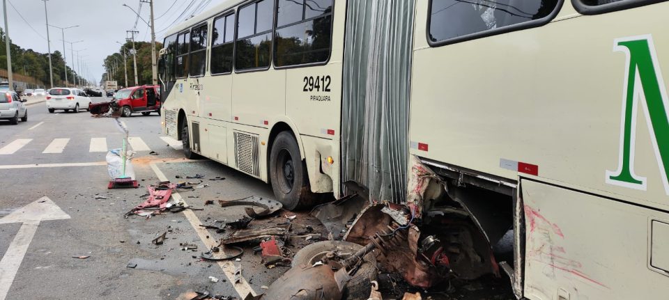 acidente-onibus-carros-piraquara-9