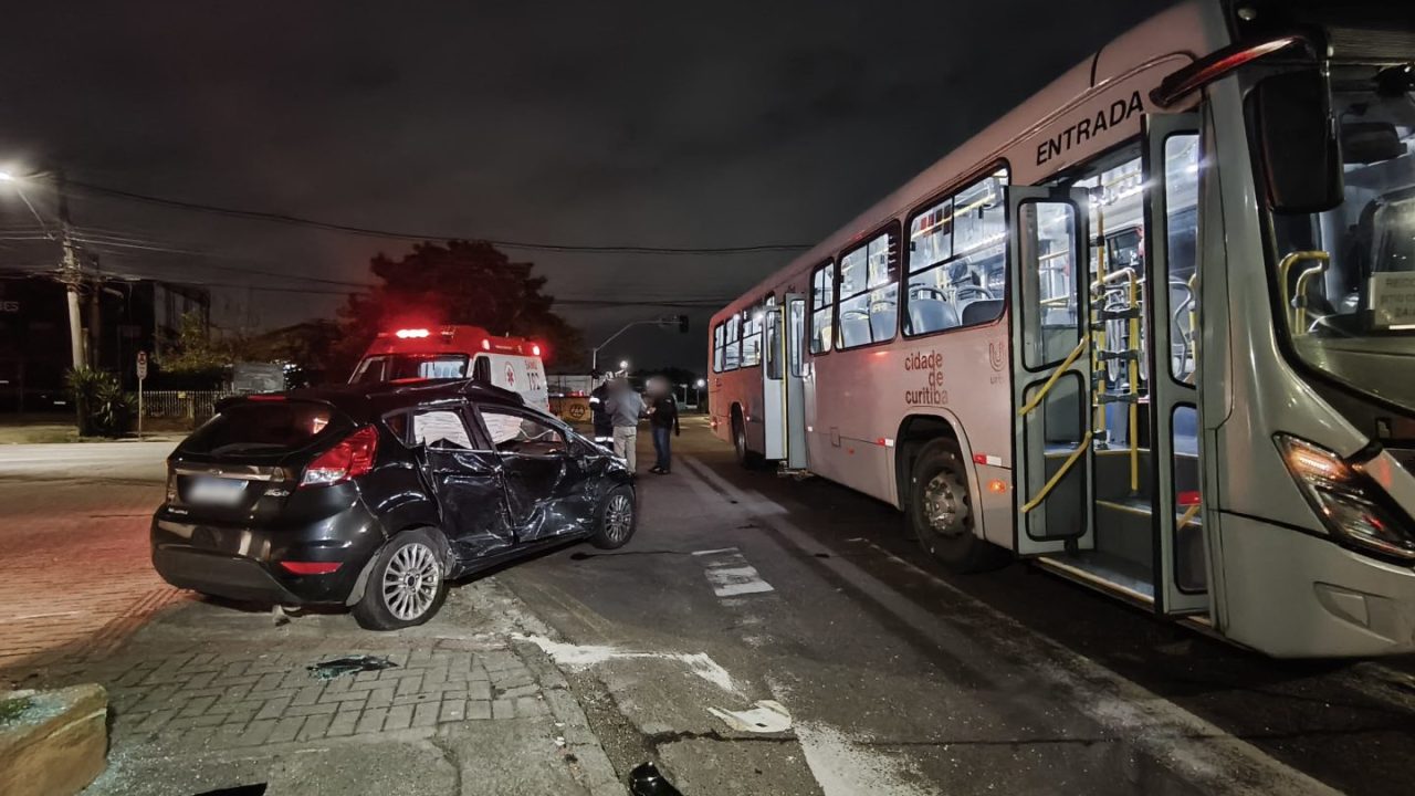 batida-carro-onibus-pinherinho-2