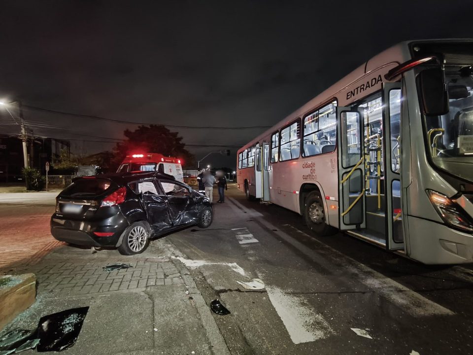 batida-carro-onibus-pinherinho-2