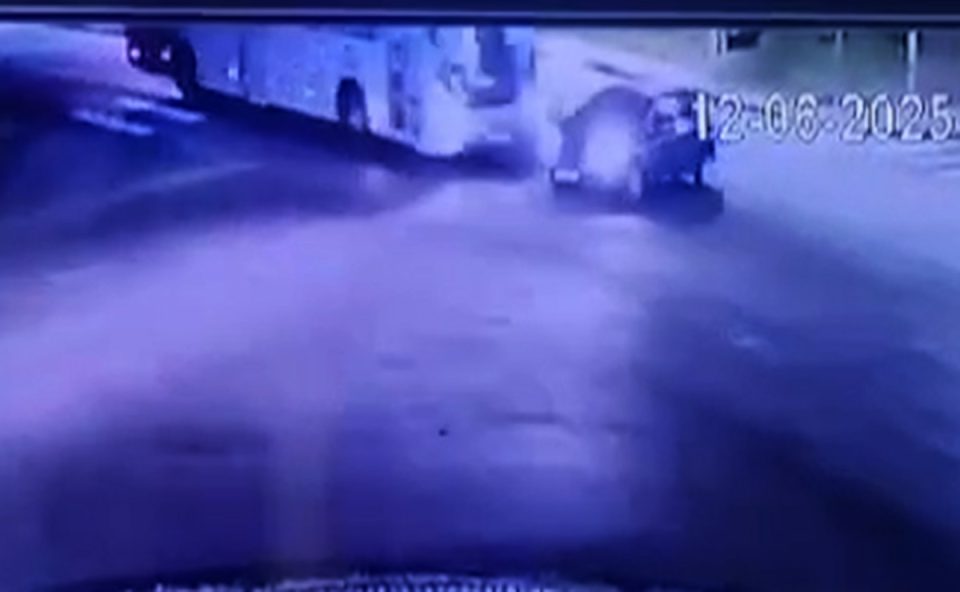camera-acidente-onibus-carro-pinheirinho-mds