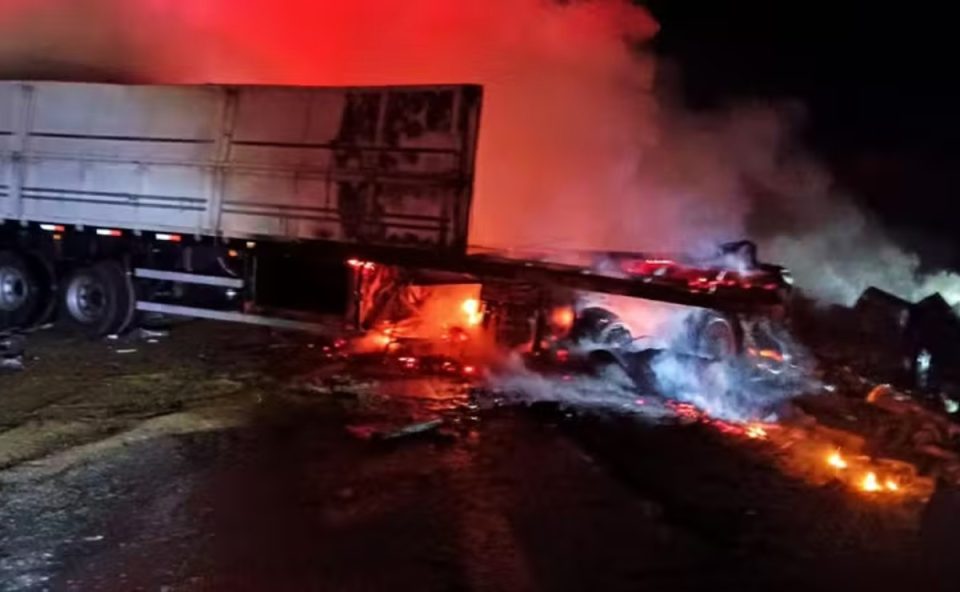casal-colombo-morre-carbonizado-acidente-minas