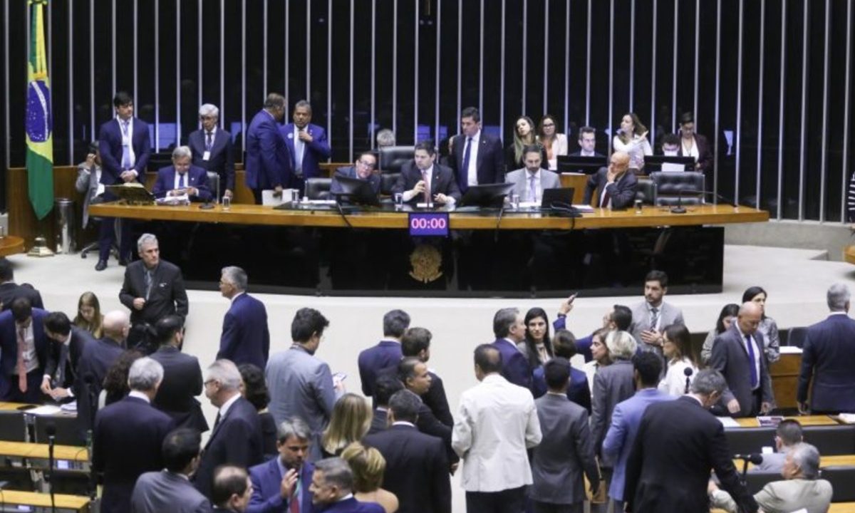 congresso-derruba-veto-retoma-pensao-vitalicia-criancas-microcefalia
