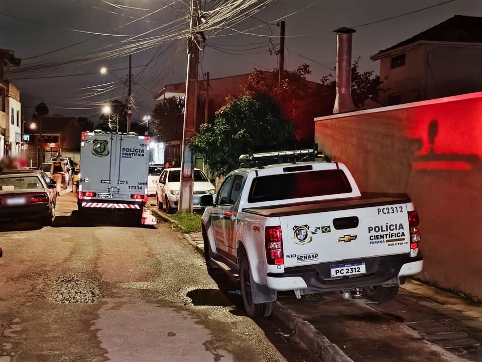 Homem invade casa para tentar fugir de tiros, mas é executado por casal no Cajuru