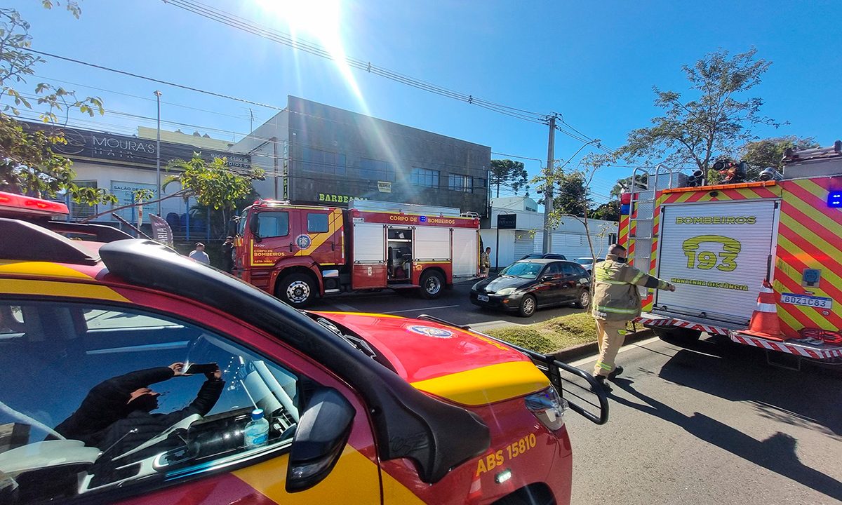 incendio-imovel-seminario-curitiba-bombeiros