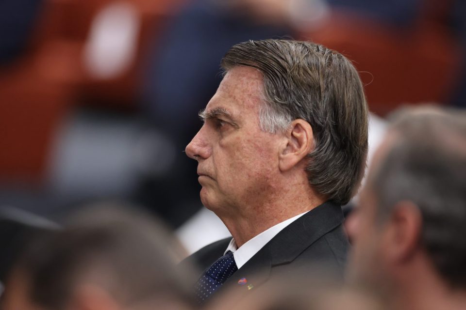 67% dos brasileiros dizem que Bolsonaro deveria abrir mão de candidatura, aponta Datafolha