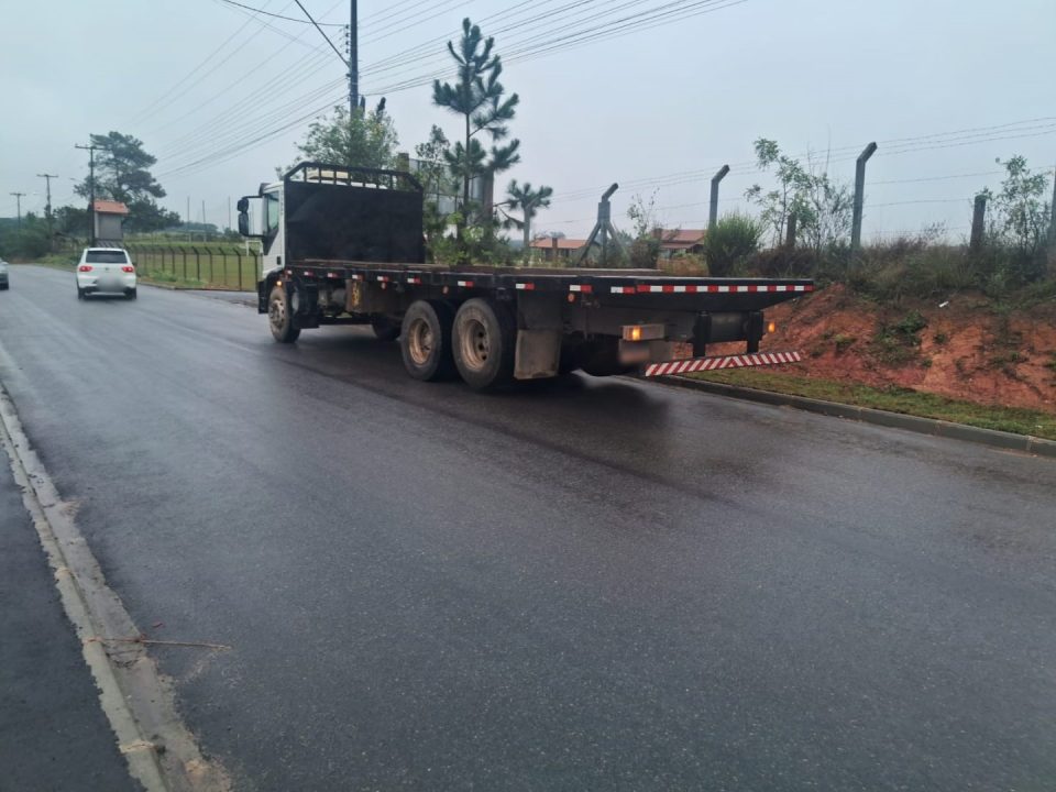 motociclista-morre-acidente-caminhão
