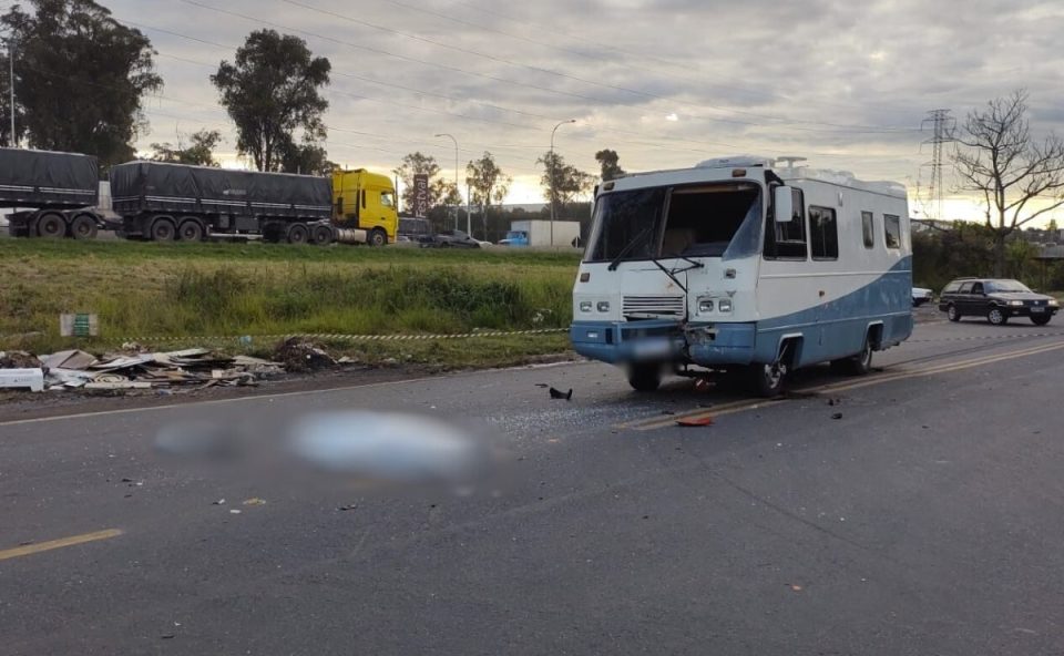 motociclista-morre-acidente-gol-motorhome