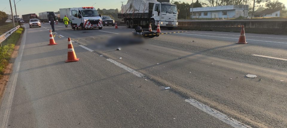 motociclista-morre-colisão-traseira-carreta-6