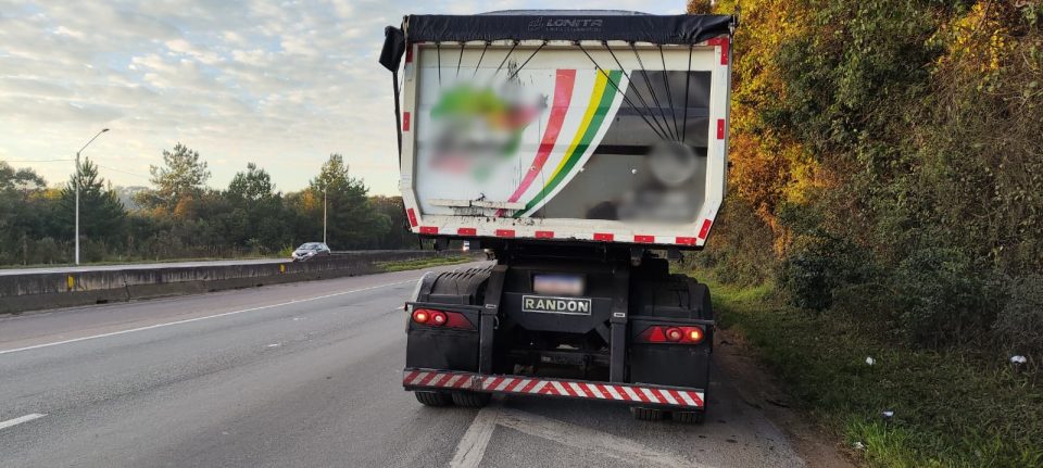 motociclista-morre-colisão-traseira-carreta