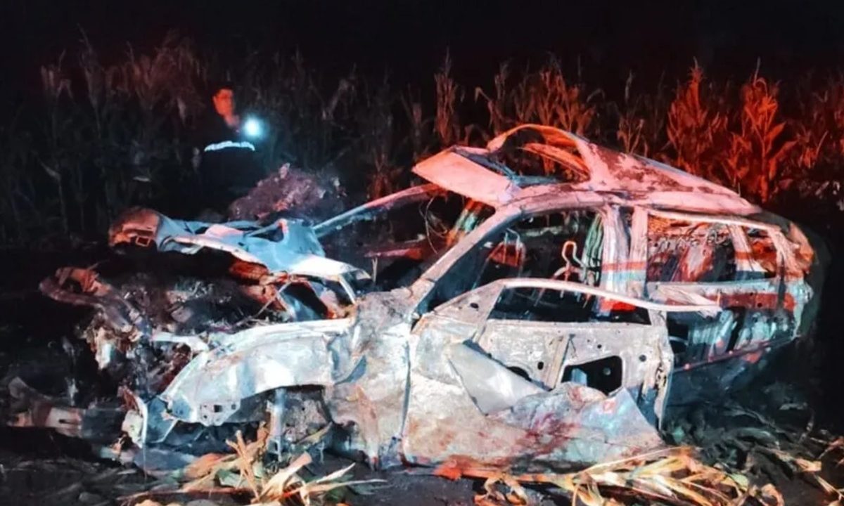 Carro-capotou-e-pegou-fogo-na-PR-170- matou-motorista-e-passageiro