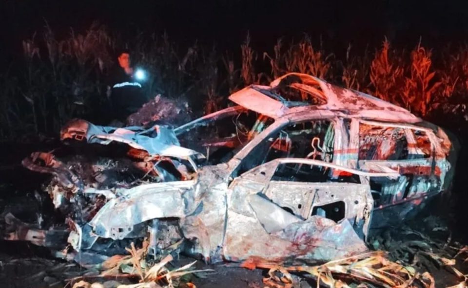 Carro-capotou-e-pegou-fogo-na-PR-170- matou-motorista-e-passageiro
