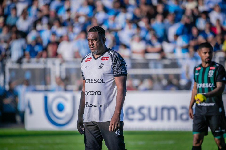 Jorge Castilho em jogo do Maringá pela Série C