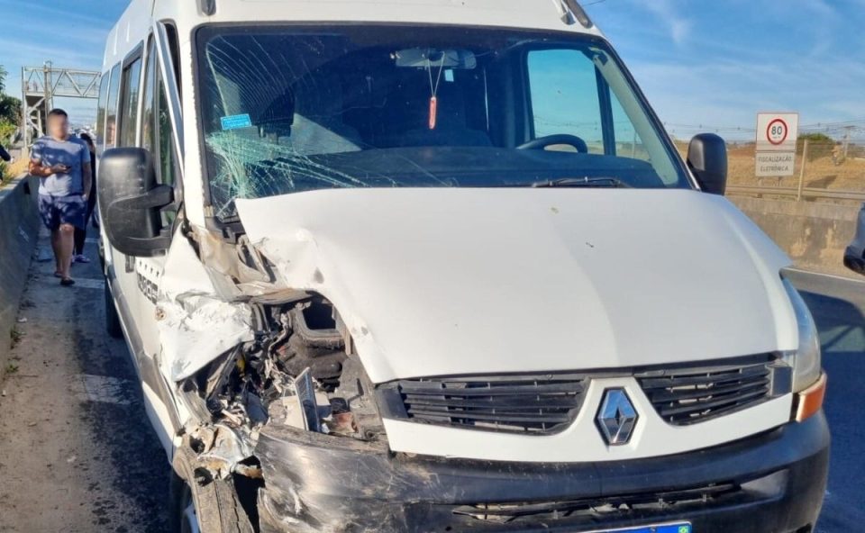 acidente-carro-van-br-116-1