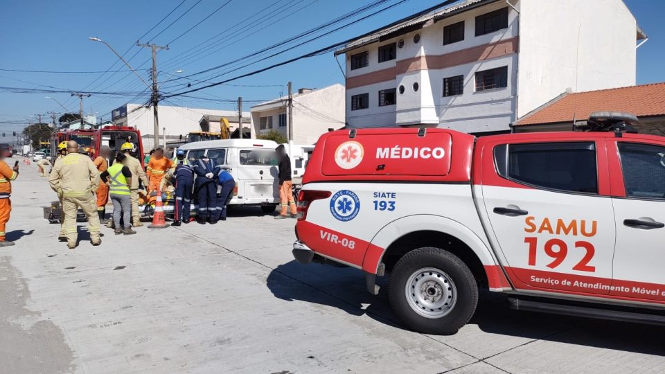 acidente-kombi-retroscavadeira-cajuru-7