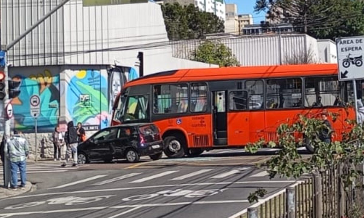 acidente-onibus-carro-centro