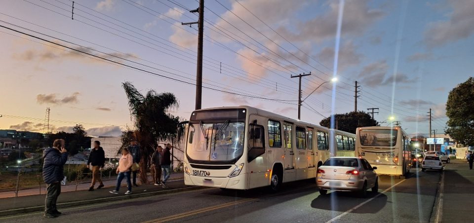 acidente-onibus-mulher-colombo