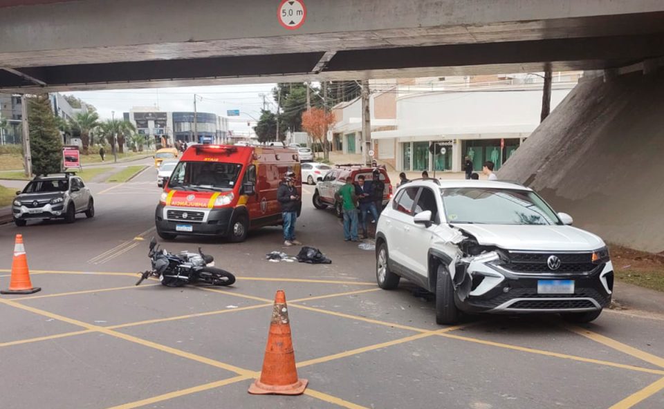 acidente-suv-moto-cruzamento-campo-comprido