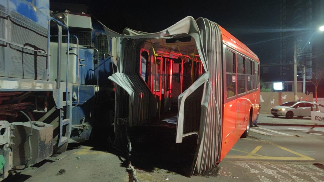acidente-trem-onibus-curitiba-4