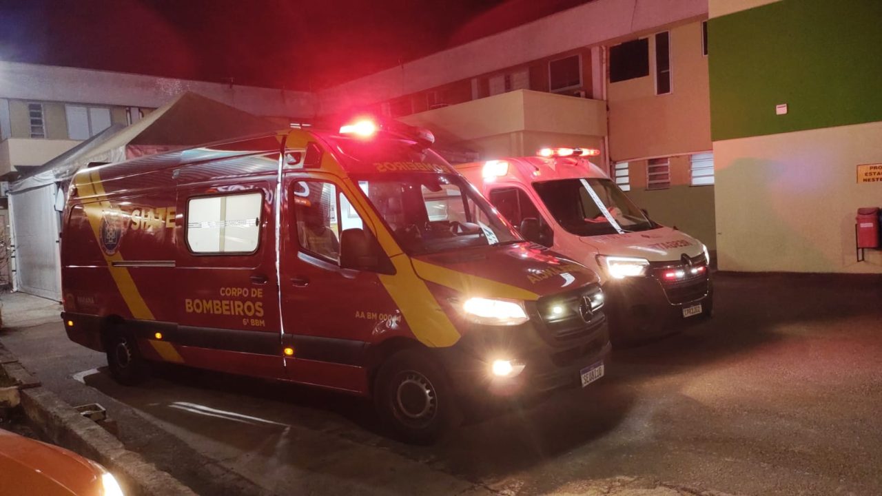 ambulancia-hospital-trabalhador