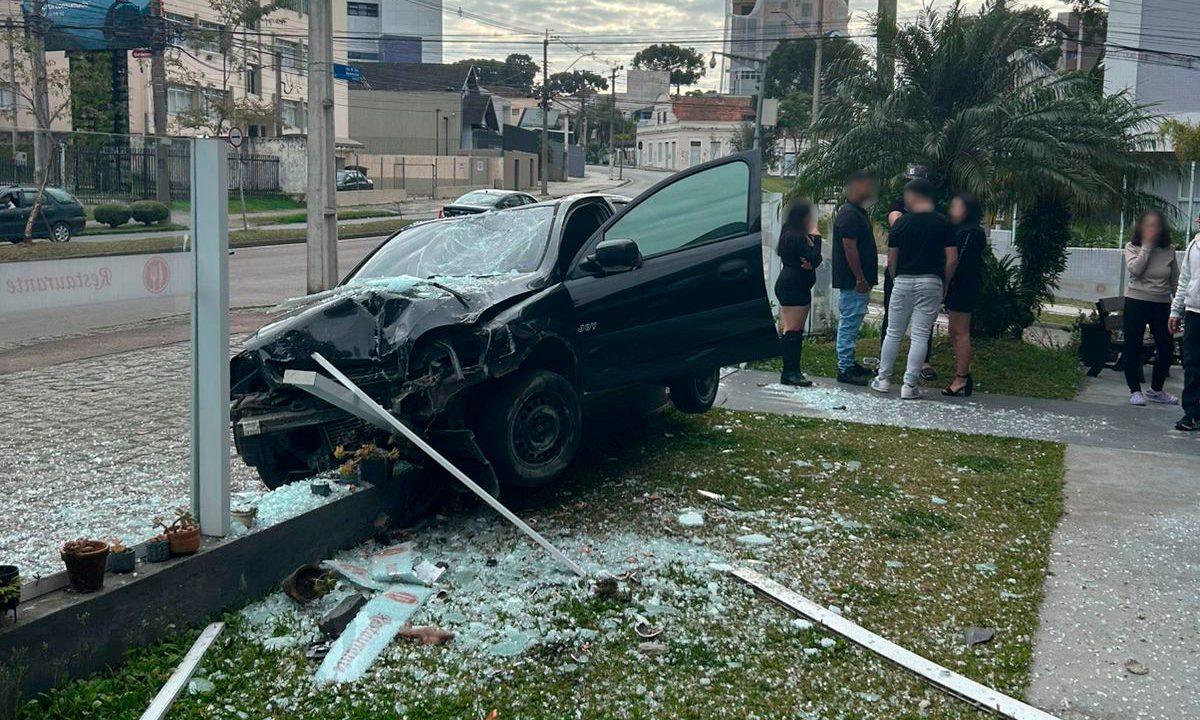 bate-carro-muro-restaurante-seminario-1